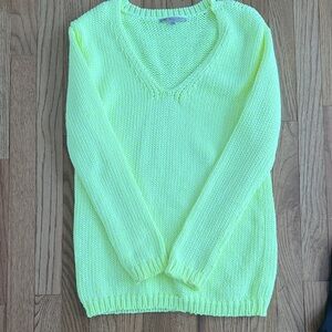 GAP V-Neck Sweater in Bright Yellow